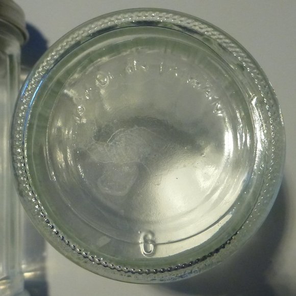 Vintage Dispenser/Shaker Ribbed Glass Chrome Top Restaurant Diner Style - Picture 4 of 4